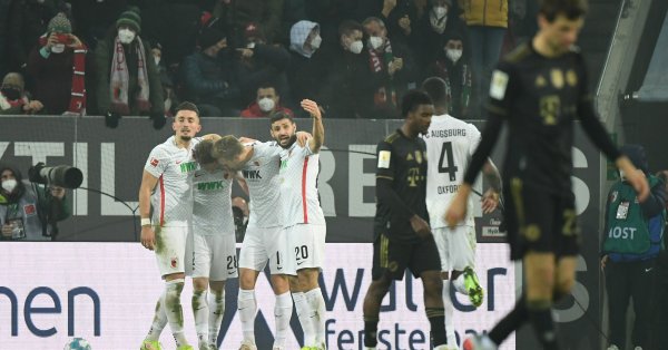 Аугсбург изненадващо удари Байерн Мюнхен с 2:1 в среща от