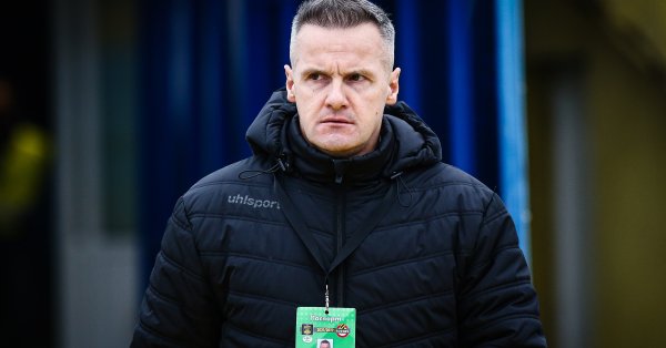 По отношение на селекцията той обясни Работим по трансфери Не