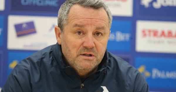 Състоянието на треньора на Левски Славиша Стоянович е започнало леко