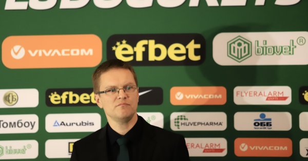 Освен от орлите оферти за атакуващия футболист са получени от