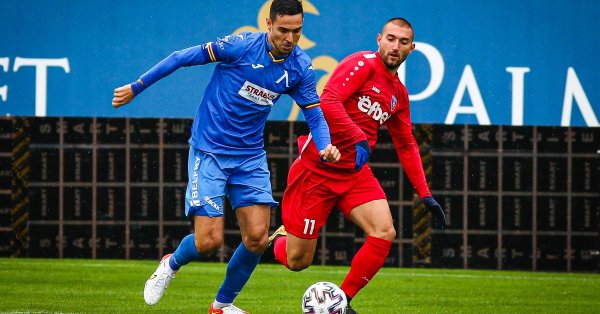 Левски победи Струмска слава с 4:0 в контролна среща на