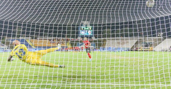 Сред избраниците на Стоилов не попадна капитанът на тима Николай