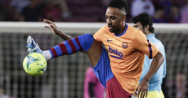 33 годишният Обамеянг е бил ударен по брадичката с железен прът