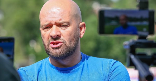 Второто полувреме спечелихме притежанието на топката Не е лесно когато