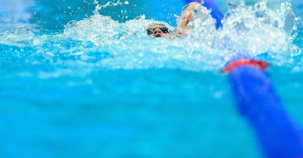 Родните състезатели счупиха националния рекорд в сериите плувайки за 6 56 42