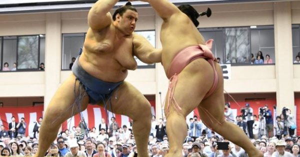 Даниел Иванов-Аоияма спечели четвърта схватка на турнира по сумо в