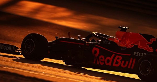 Ред Бул стресна Люис Хамилтън и Мерцедес след силното си