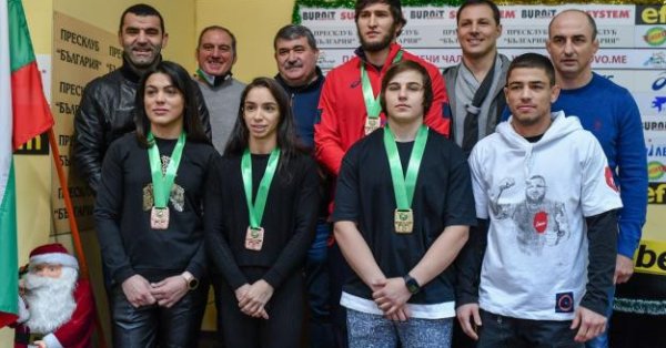 Три българки се класираха на полуфиналите на първите олимпийски квалификации