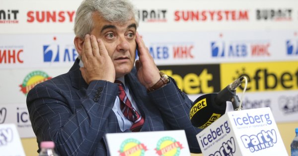 Футболният агент Петьо Костадинов алармира чрез медиите за ширеща се