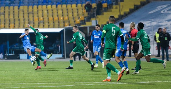 Родните клубове не спират да се въртят около звездата на