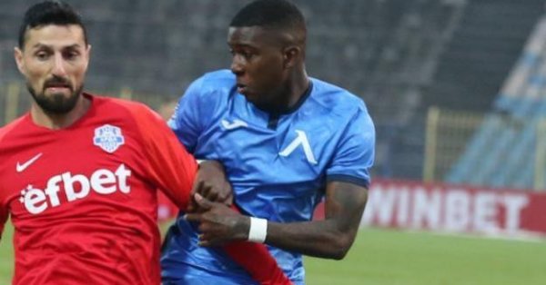 Вчера Найджъл тренира наравно със съотборниците си Със сигурност аут