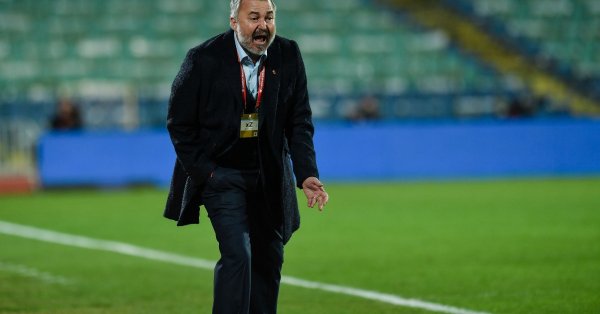 Селекционерът на футболните ни национали Ясен Петров направи любопитен коментар