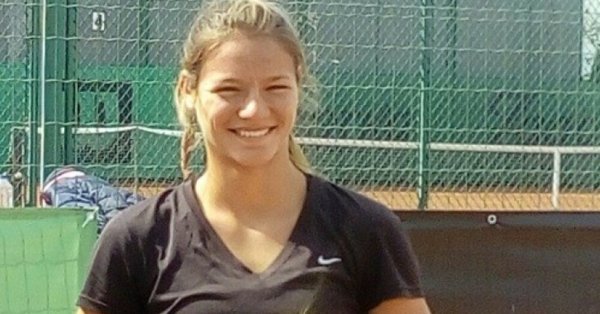 Каратанчева е четвъртфиналистка на двойки заедно с рускинята Мария Кононова