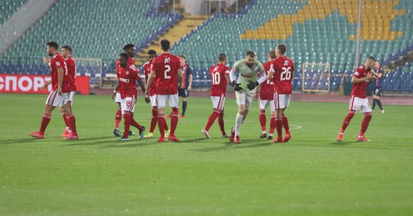 Контузиите в ЦСКА нямат край Последният титуляр който е под въпрос за