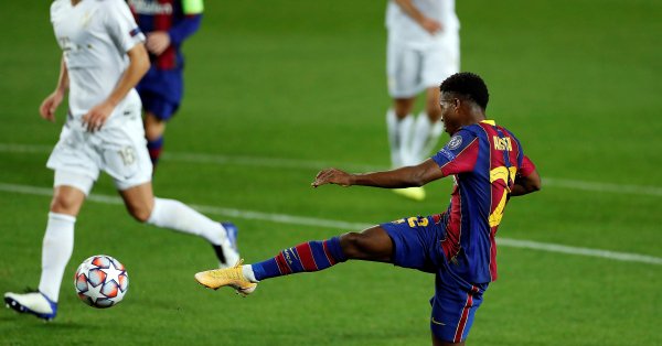 Проблемите на младия талант на Барселона Ансу Фати с лявото му коляно продължават