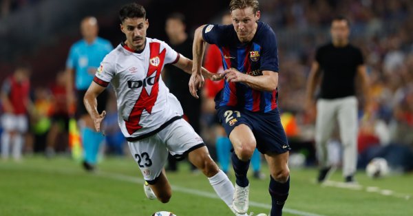 Мениджърът на Манчестър Юнайтед Ерик тен Хаг се ползва с