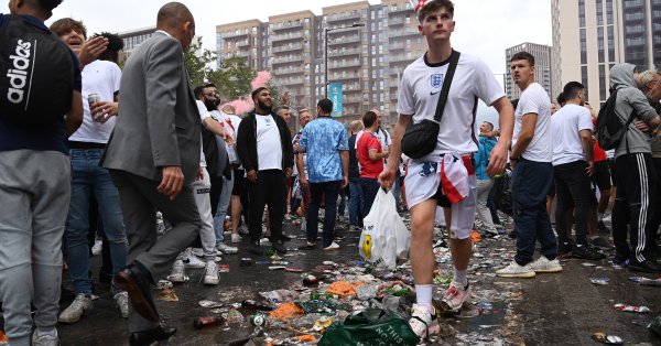Пиенето на алкохол по трибуните на футболни стадиони в Англия