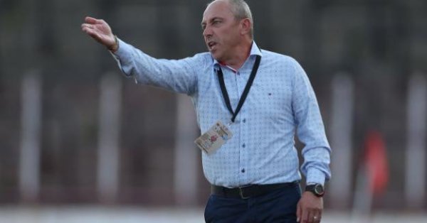 Треньорът на Черно море Илиан Илиев вдигна мерника на португалския