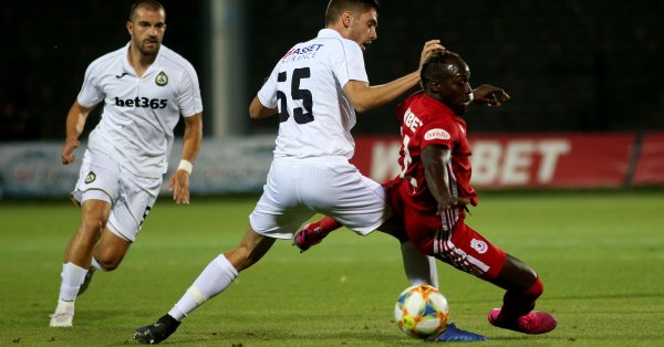 Не бих си позволил когато се водят разговори да влизам