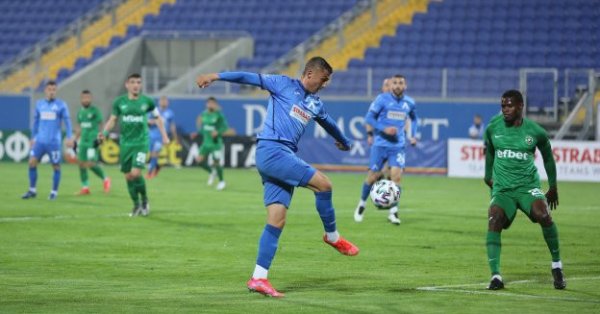 Ръководството спортно техническият щаб футболистите и служителите на Левски благодарят на