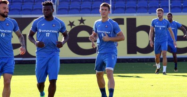 Бившият стрелец на Левски Бабатунде Адениджи разказа как привържениците на