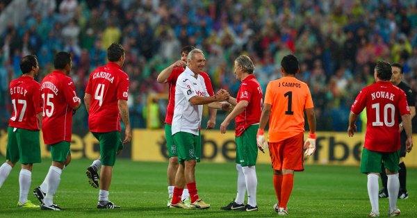 Най успешният български футболист Христо Стоичков коментира актуалните теми около Барселона