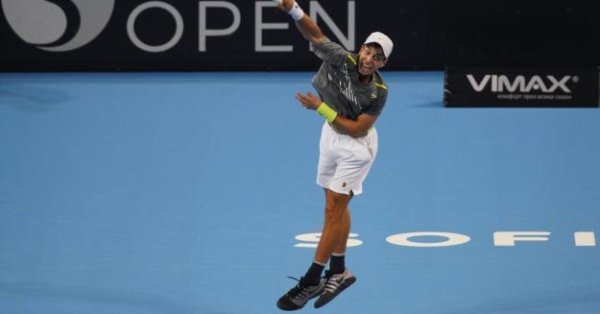 Адриан Андреев се класира за финала на турнира по тенис