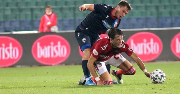 Най новото попълнение на ЦСКА Томас Лам имаше челен сблъсък с