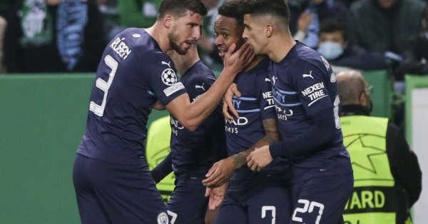 Договорът на Стърлинг изтича година и половина но Сити няма