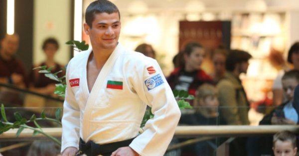На четвъртфиналите Христов победи Рустам Оруджов Азербайджан пети от Игрите