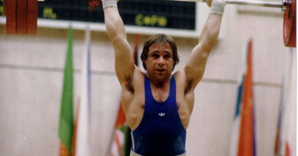 Янко Русев е известен български бивш състезател по вдигане на
