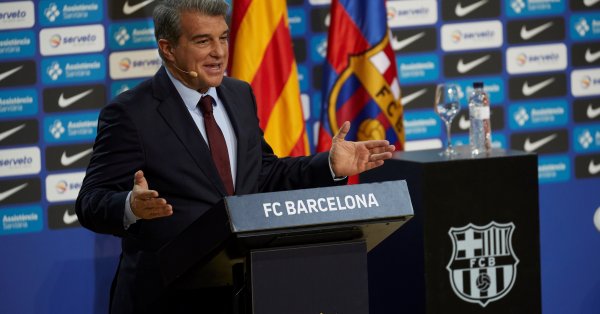 Чистката на новия стар президент на Барселона Жоан Лапорта започна Според вестник