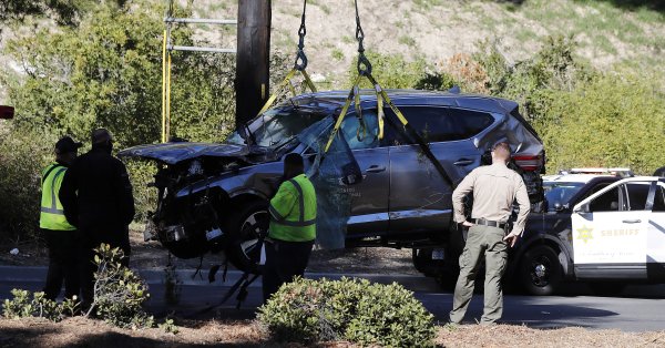 Тайгър Уудс заяви че е напуснал болницата и се възстановява