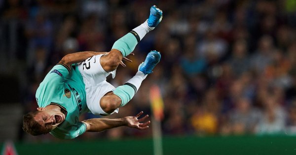 Клубът подготвя и оферта за нов договор към него като