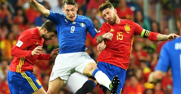 Историческо съперничество ще даде старт на полуфиналната фаза на Евро