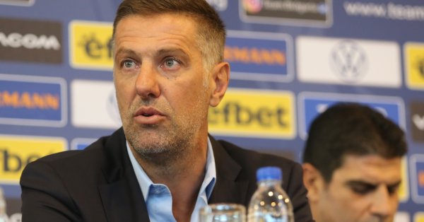 За 20 годишния Шопов това е първа повиквателна за мъжете след