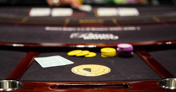 Едно онлайн казино често разпределя своите игри на два дяла