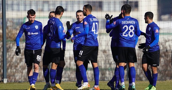 В 5 ата минута Евгений Сердюк вкара за 2 0 Виктор Попов