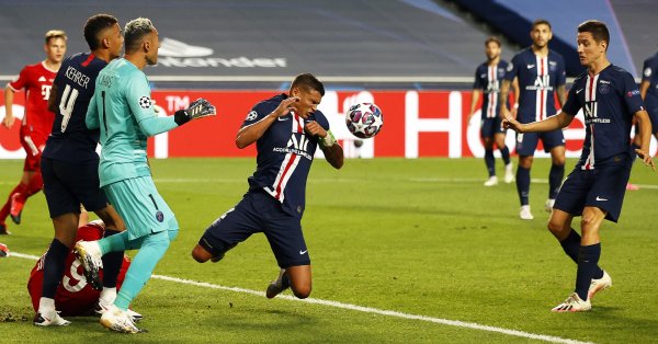 35 годишният бразилец прекара 8 години в ПСЖ през което време