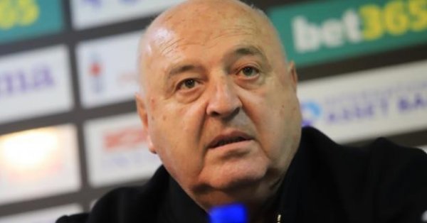 Славия ще кръсти стадиона си "Александър Шаламанов". Това обяви президентът