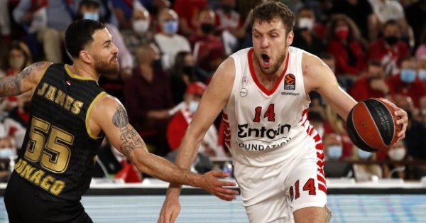 Тимът на Олимпиакос ще участва на предсезонен турнир в Никозия