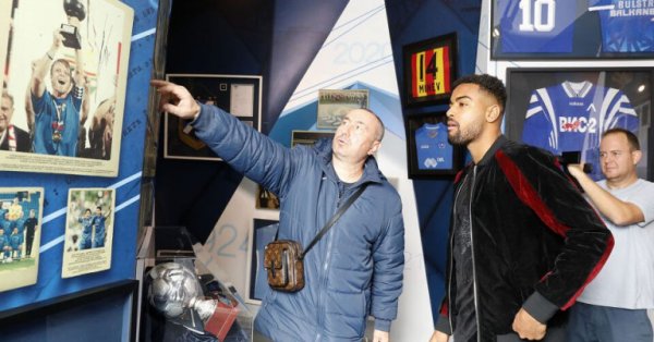 Мажоритарният собственикът на Левски Наско Сираков и треньорът Станимир Стоилов