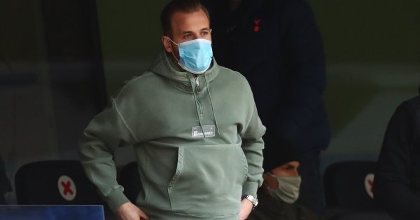 Молитвите на феновете на Тотнъм явно дадоха резултат след като