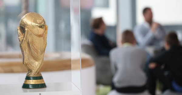 От ФИФА заявиха че ще се проведат разговори с други