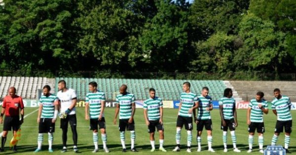 Заради наказание треньорът Илиан Илиев ще наблюдава мача от трибуните