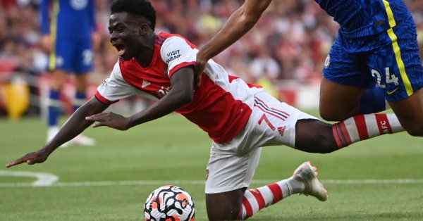 Офанзивният полузащитник на Арсенал Букайо Сака може да заиграе в