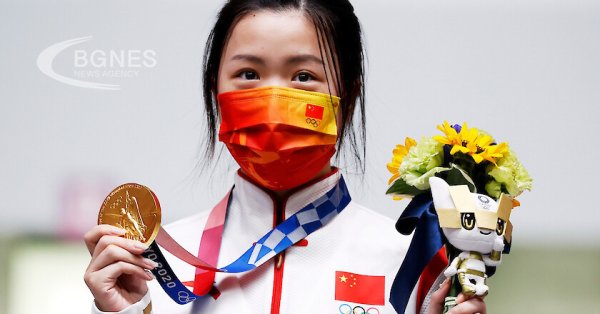 Китайската състезателка по спортна стрелба Циен Ян завоюва първото злато