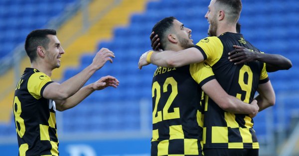 Етър Велико Търново приема Ботев Пловдив в първи мач от