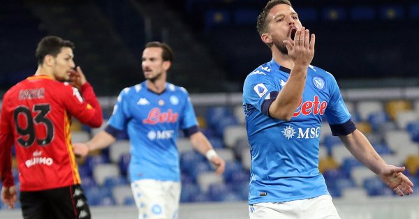 Наполи ще активира клауза в договора на Дрис Мертенс и