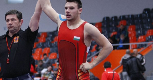 Кирил Милов започна с успех над бронзовия олимпийски медалист Селк